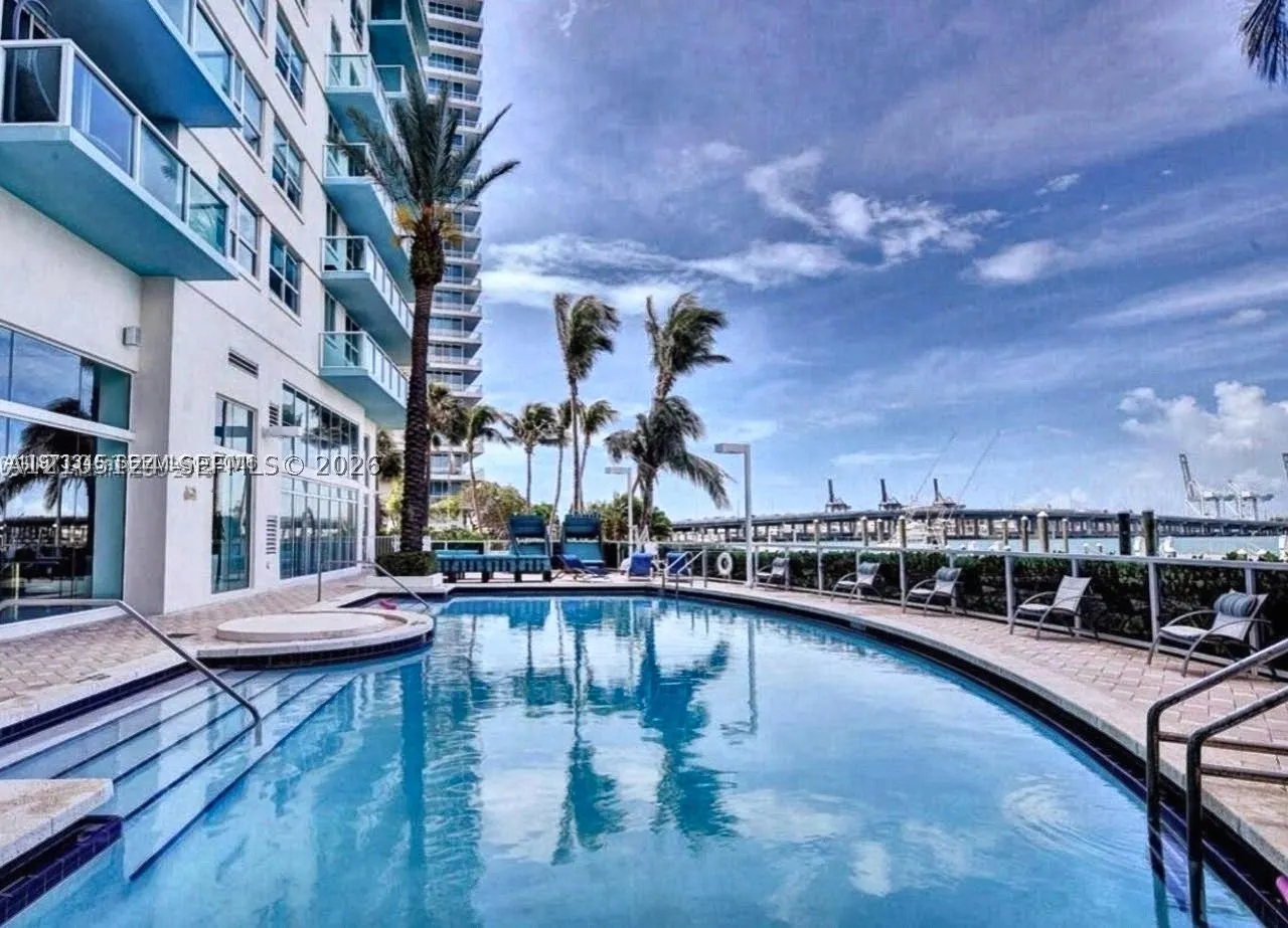 650 West Ave #305