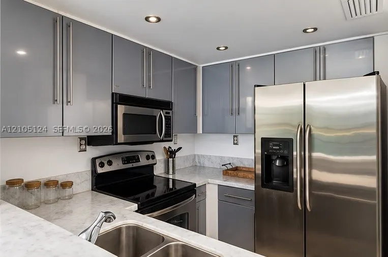 650 West Ave #305