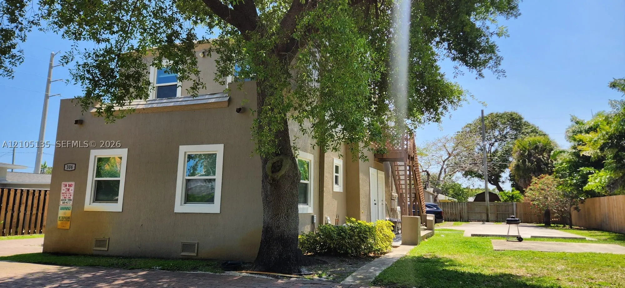 306 Hawthorne Dr #3