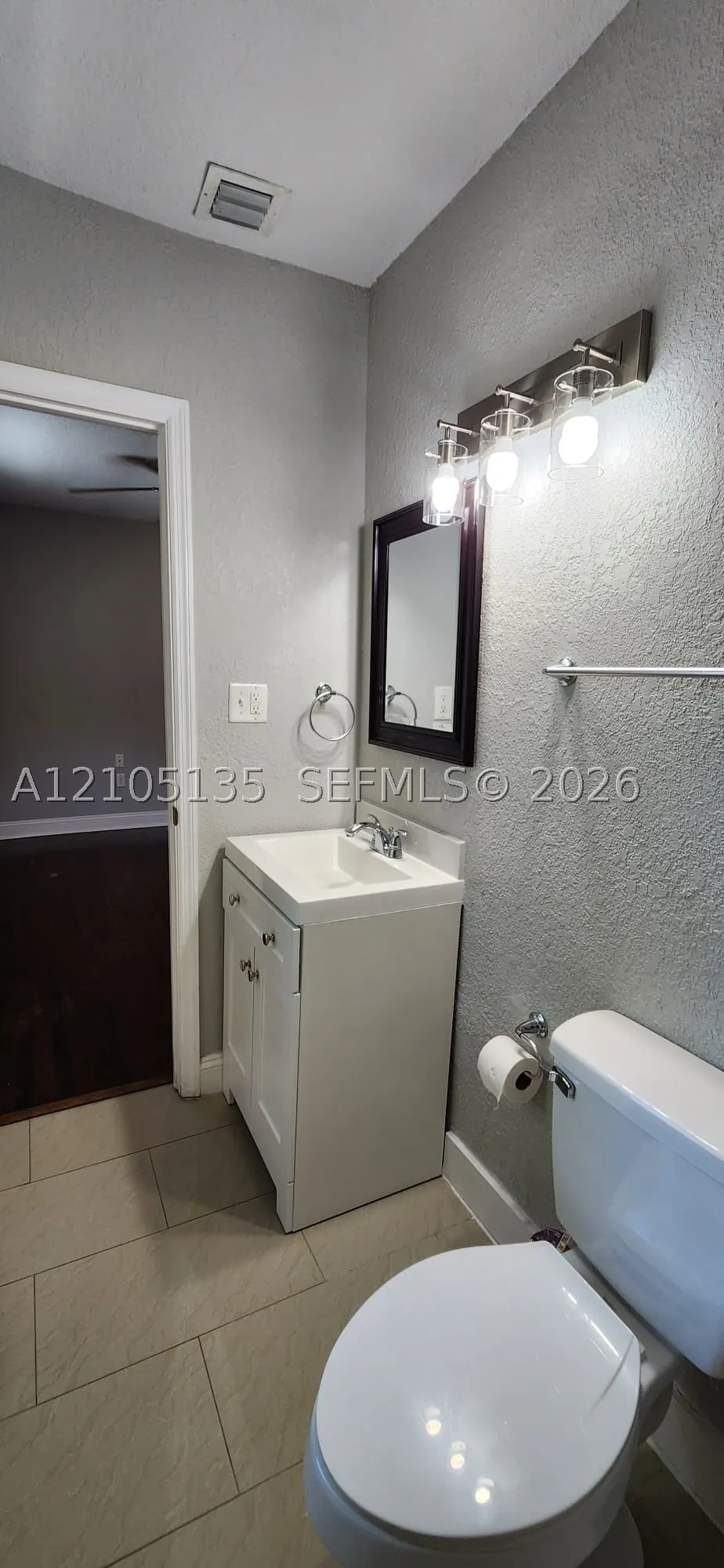 306 Hawthorne Dr #3