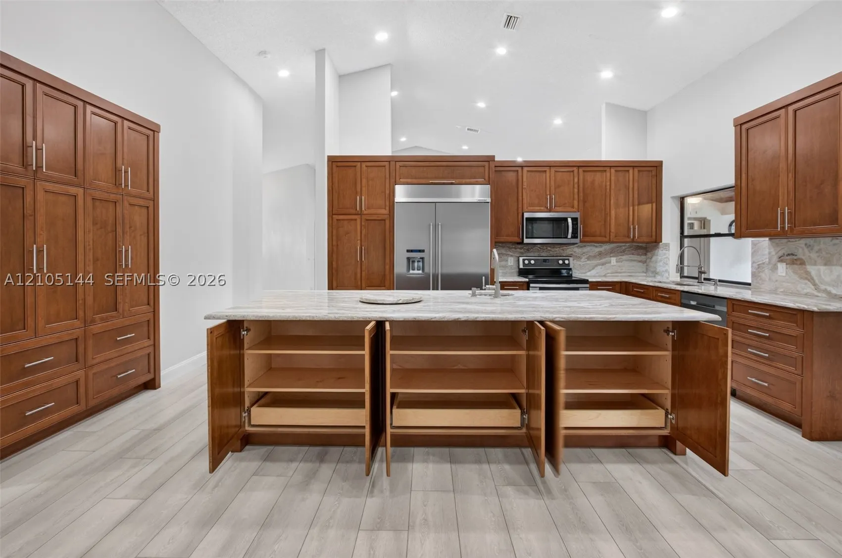4256 Gleneagles Dr