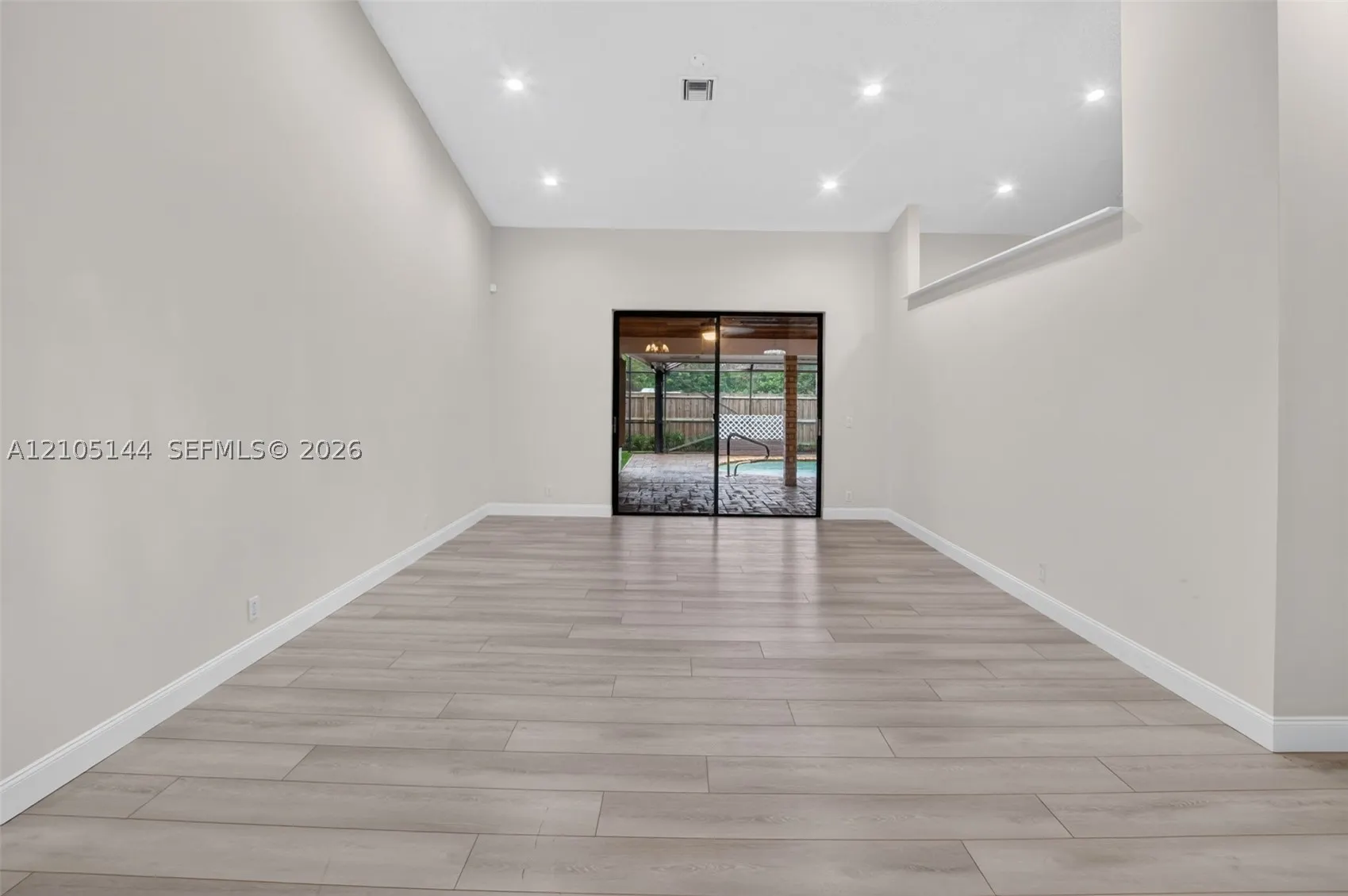 4256 Gleneagles Dr