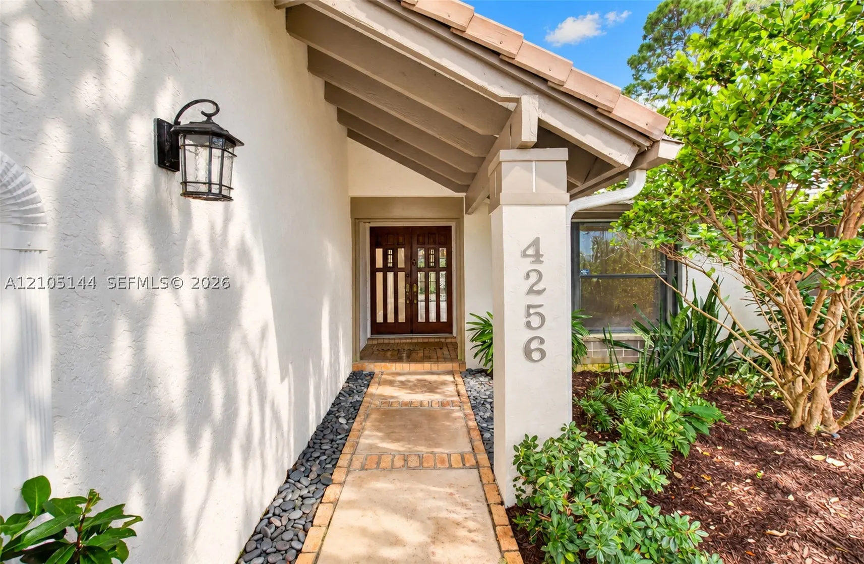 4256 Gleneagles Dr