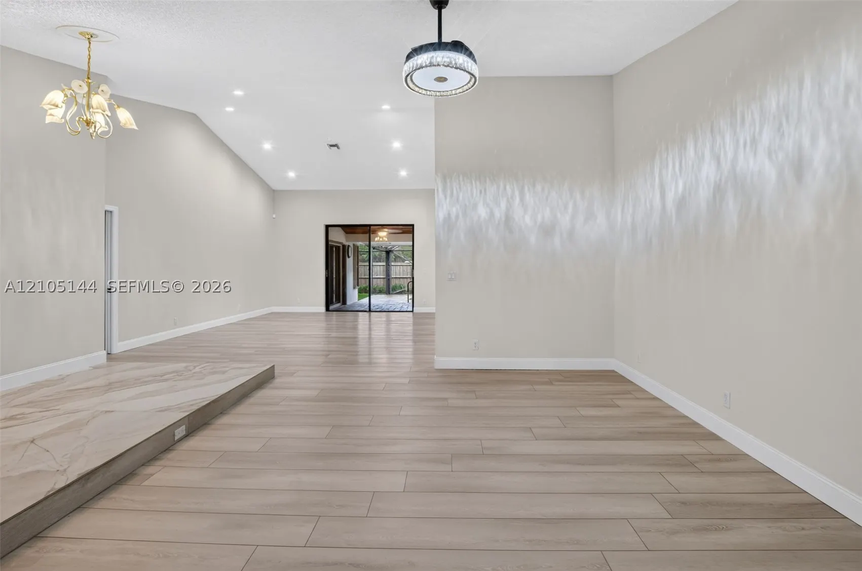 4256 Gleneagles Dr