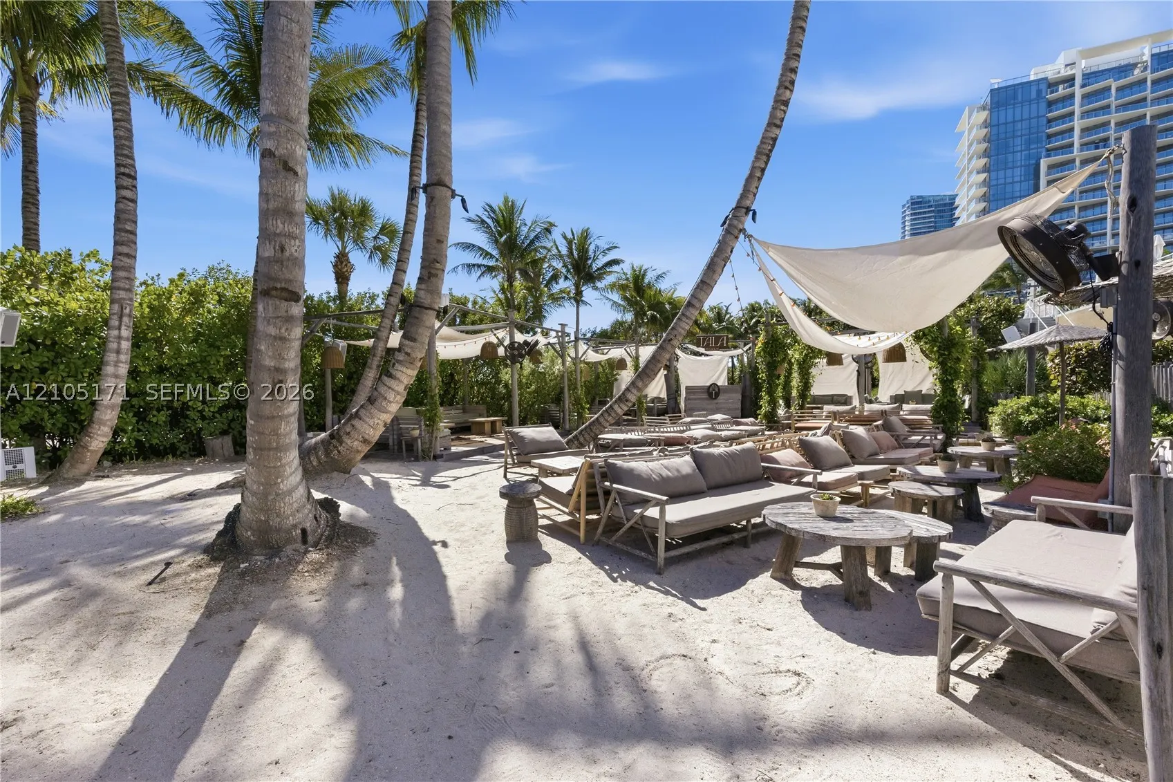 2301 Collins Ave #606