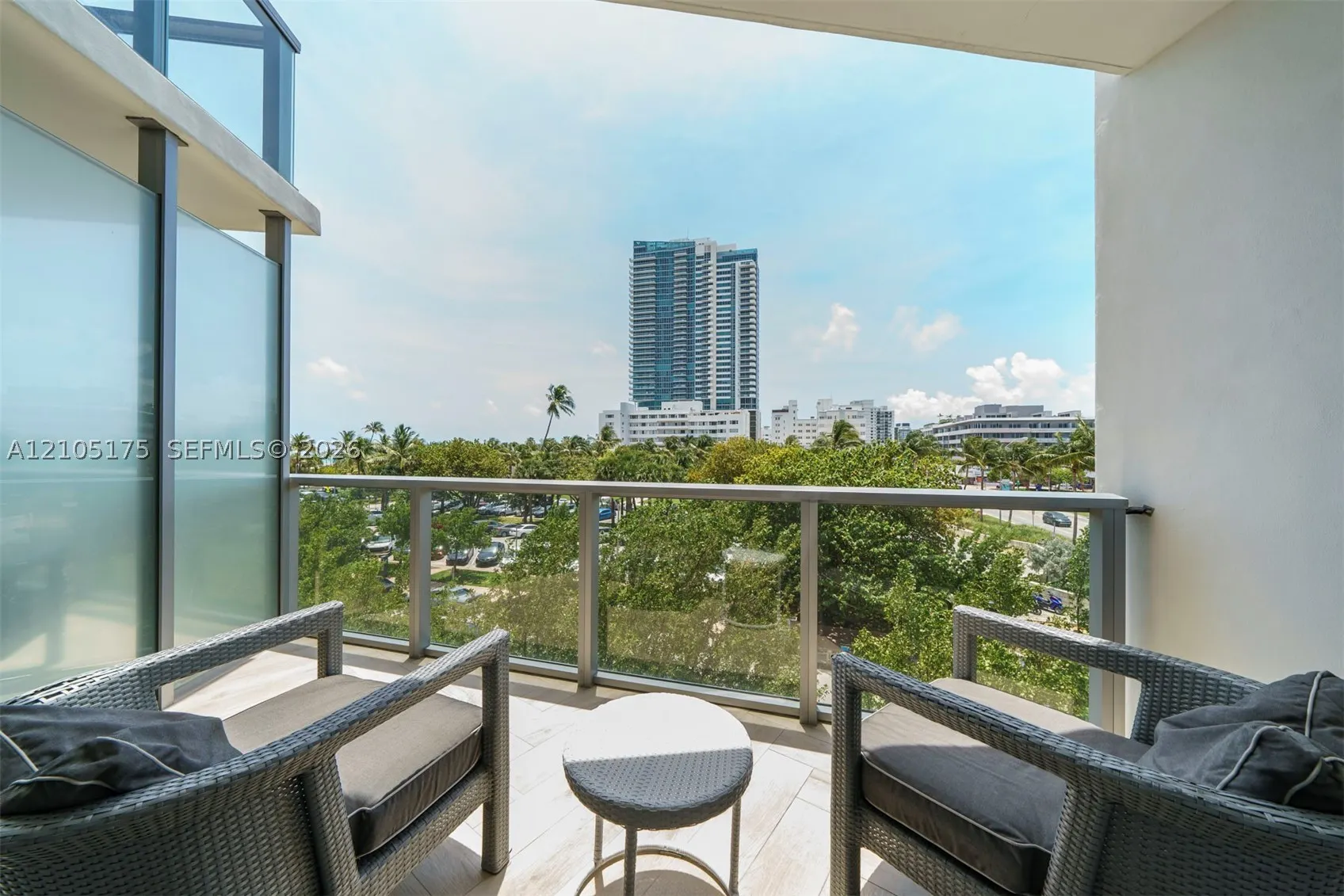 2201 Collins Ave #302