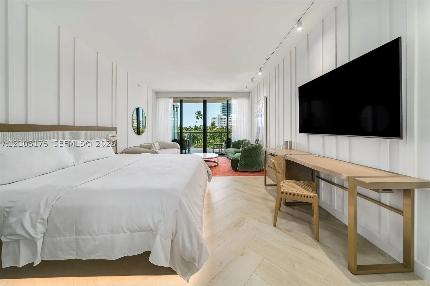 2201 Collins Ave #302