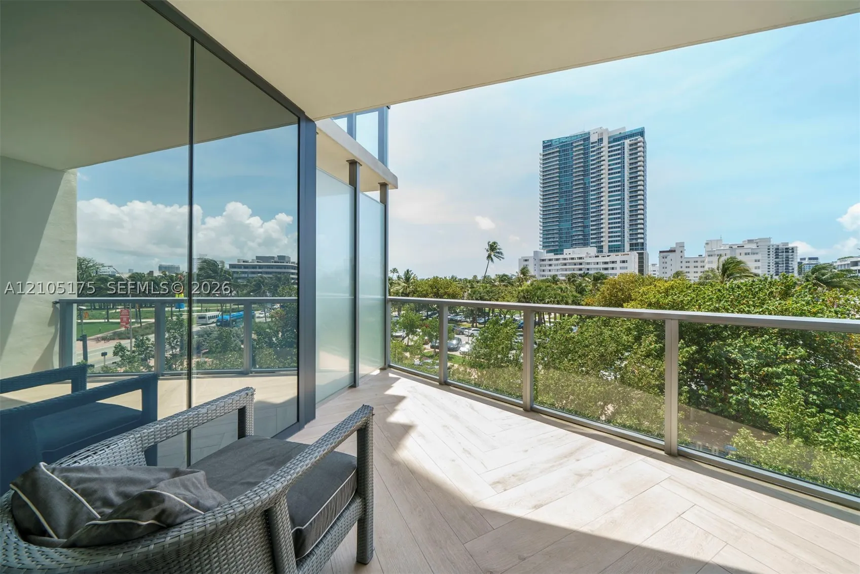 2201 Collins Ave #302
