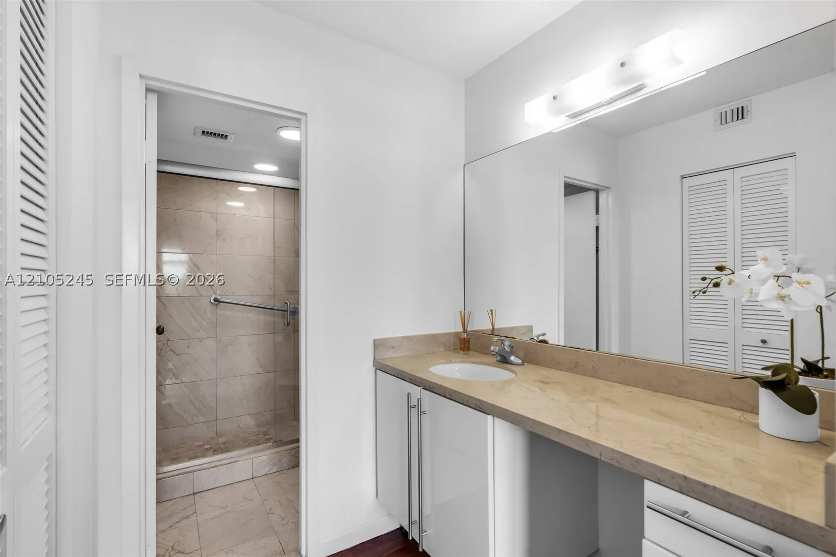 2333 Brickell Ave #2708