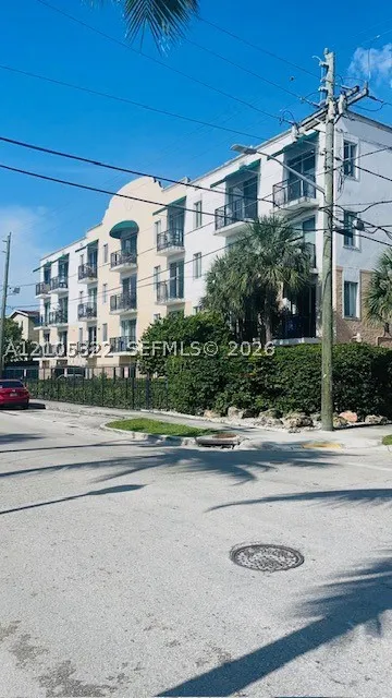 400 SW 2nd St #307