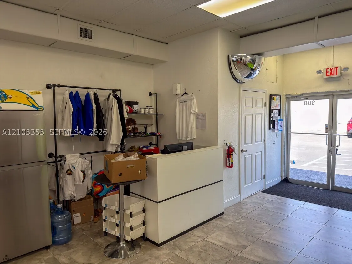 300 W Hallandale Beach Blvd