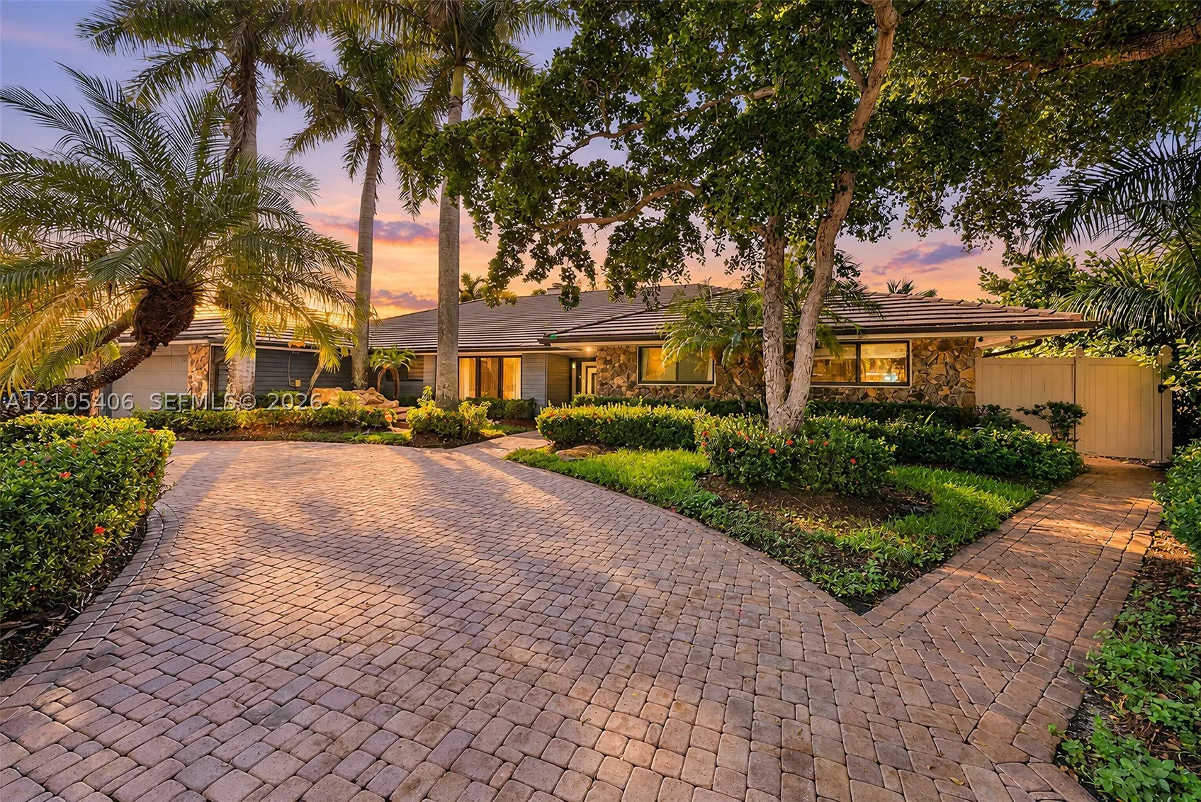 407 Sunset Dr