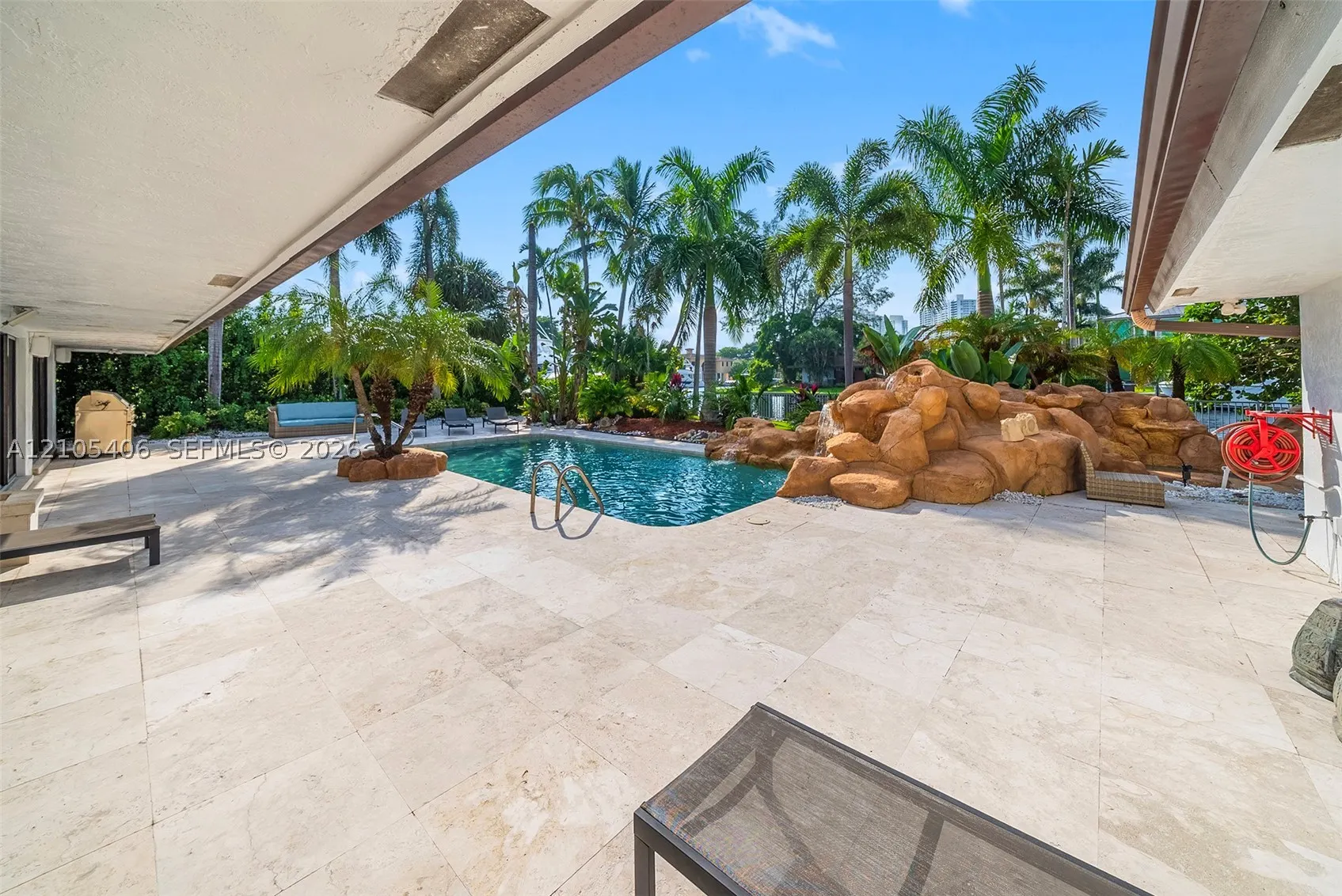 407 Sunset Dr