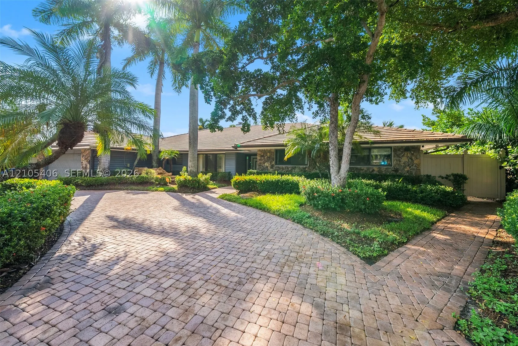 407 Sunset Dr