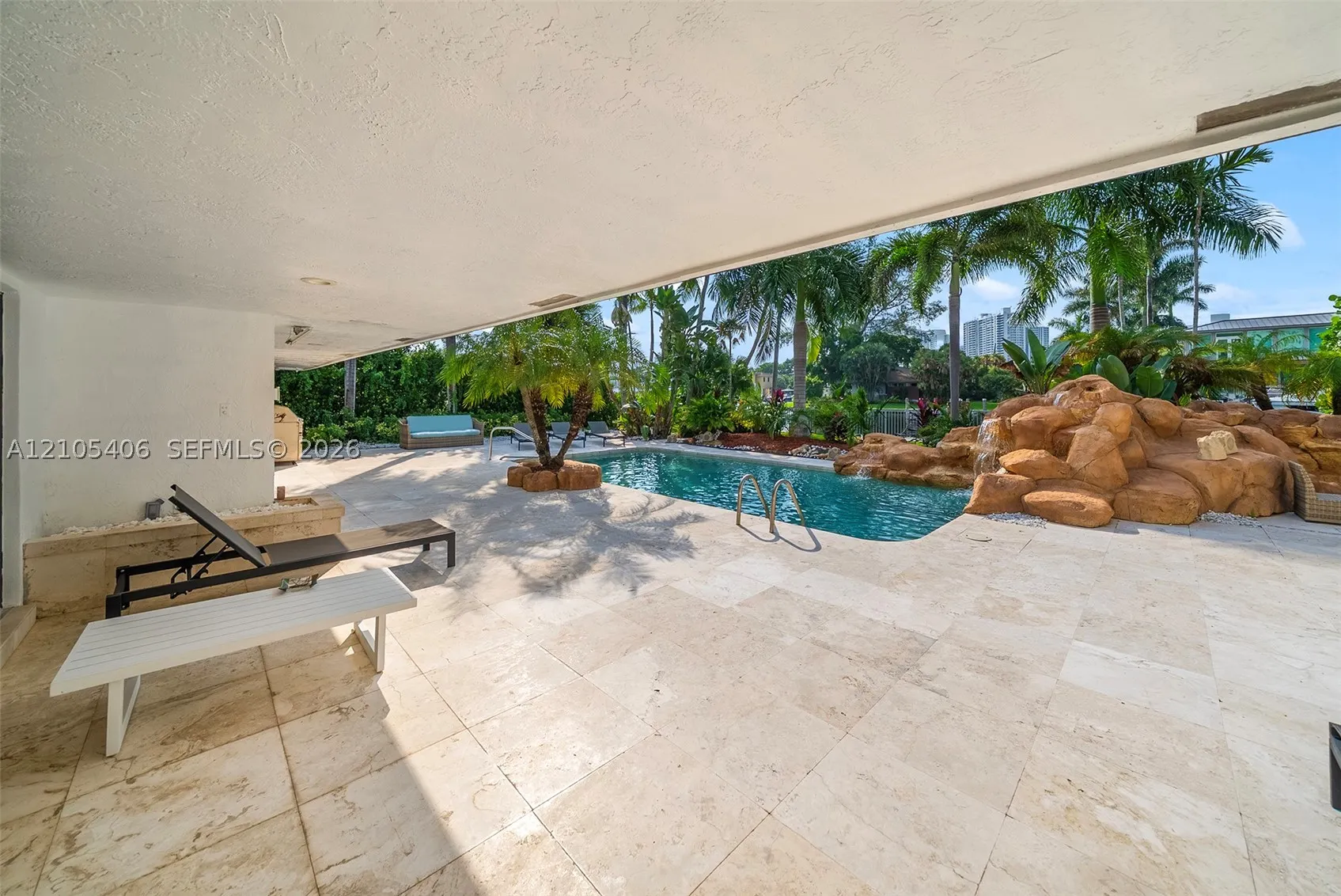 407 Sunset Dr