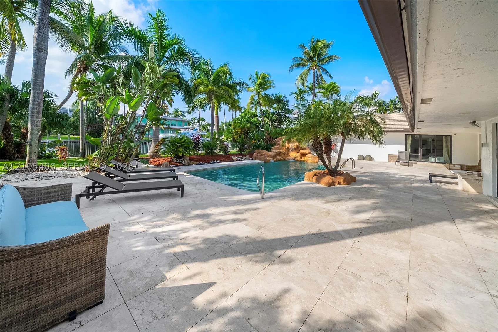 407 Sunset Dr