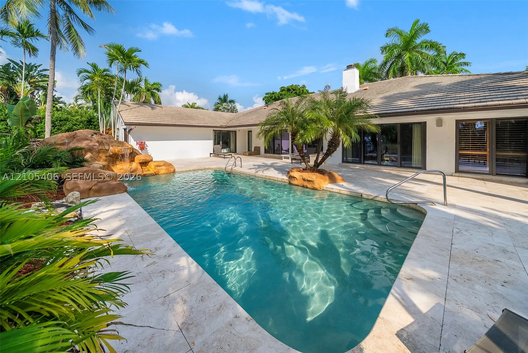 407 Sunset Dr