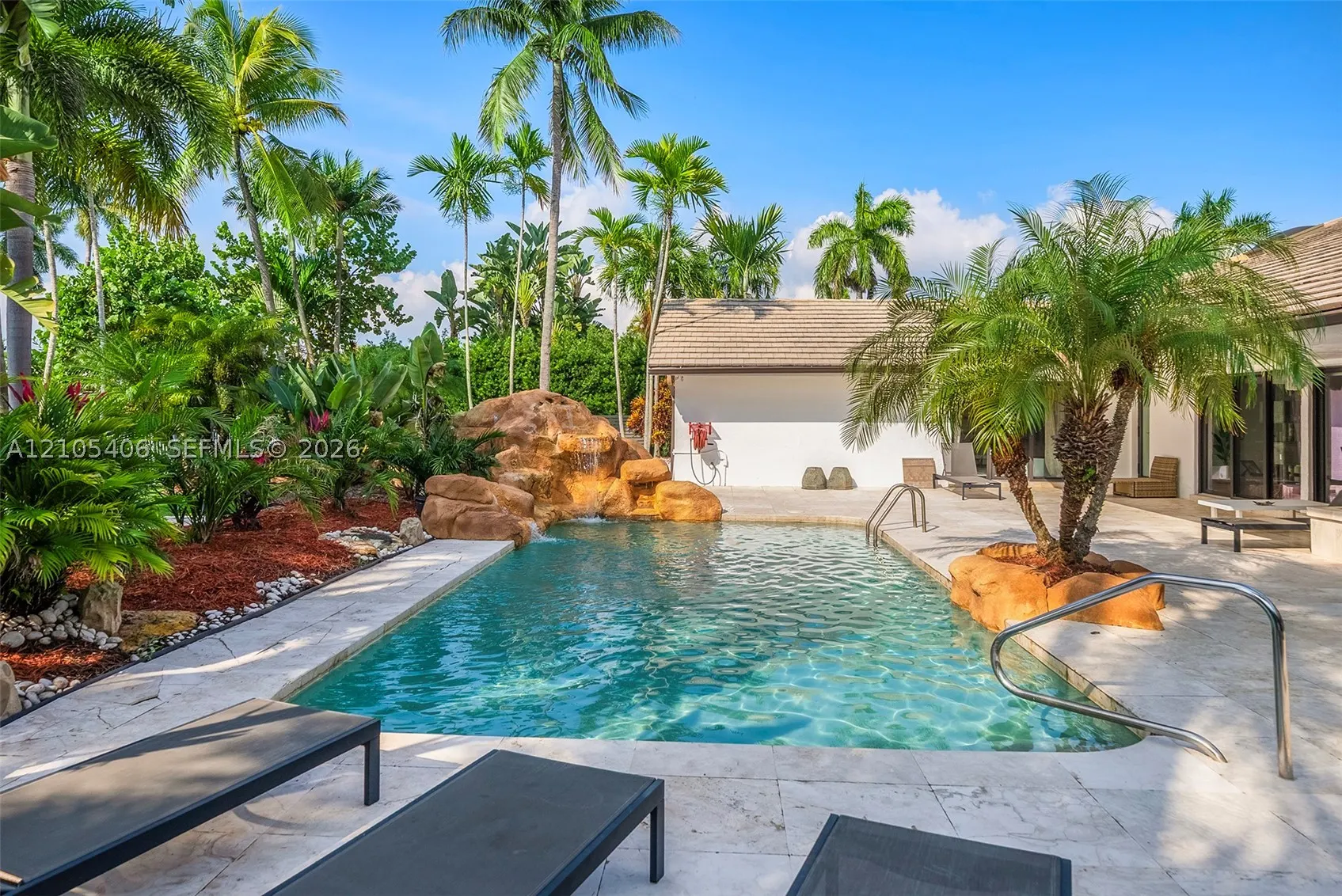 407 Sunset Dr