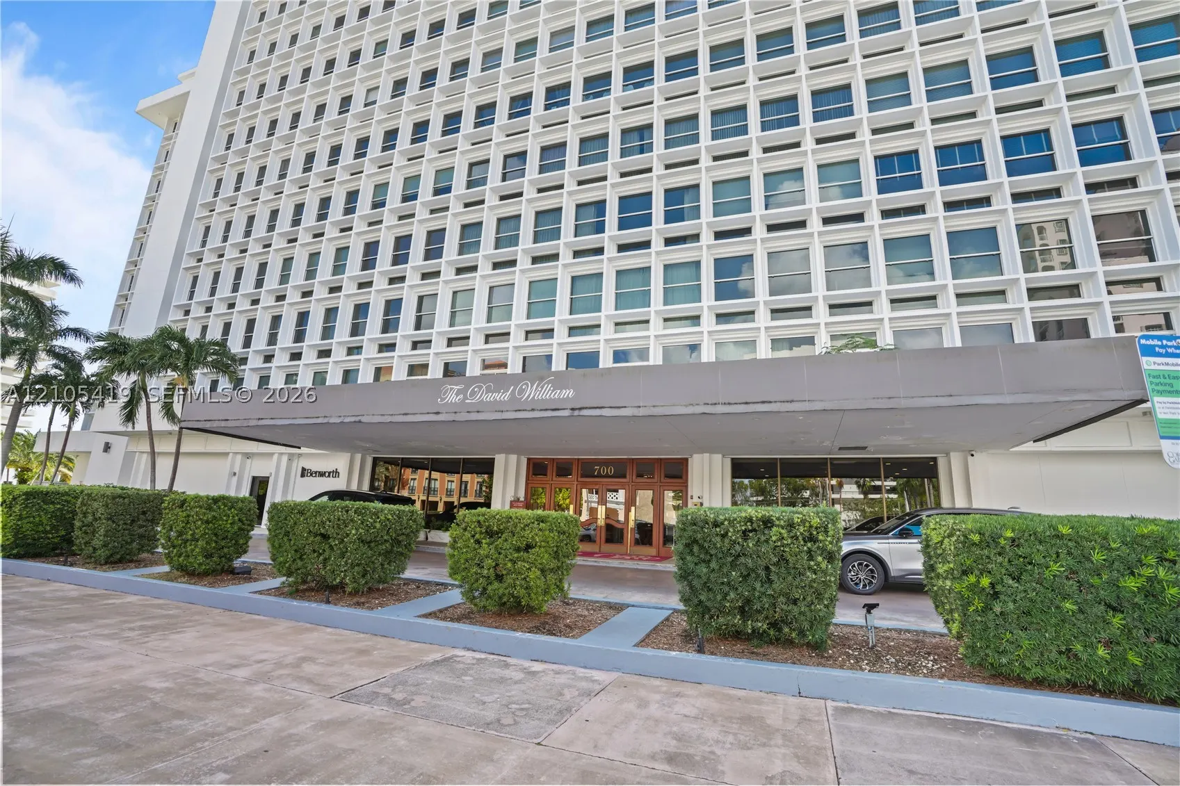 700 Biltmore Way #711