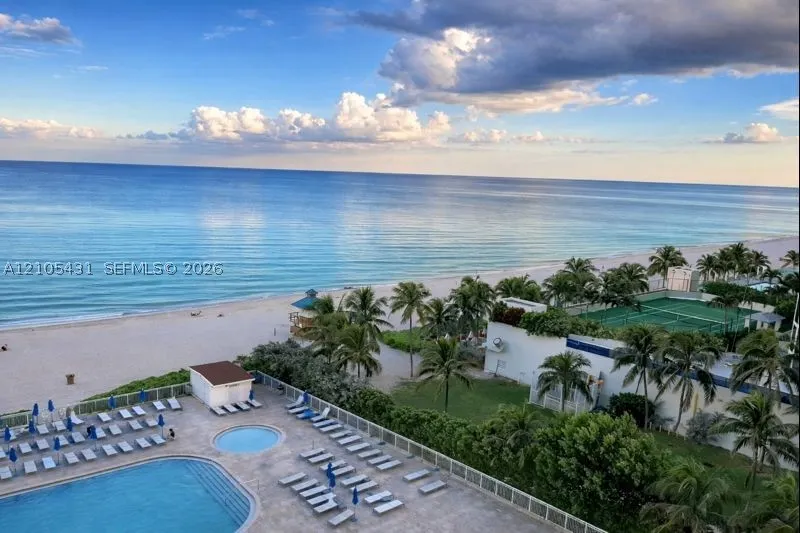 19201 Collins Ave #707