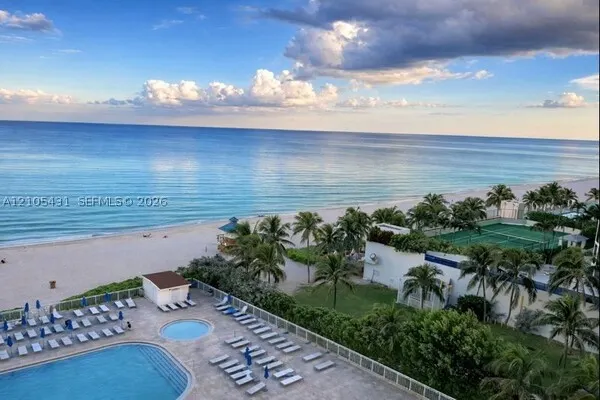 19201 Collins Ave #707