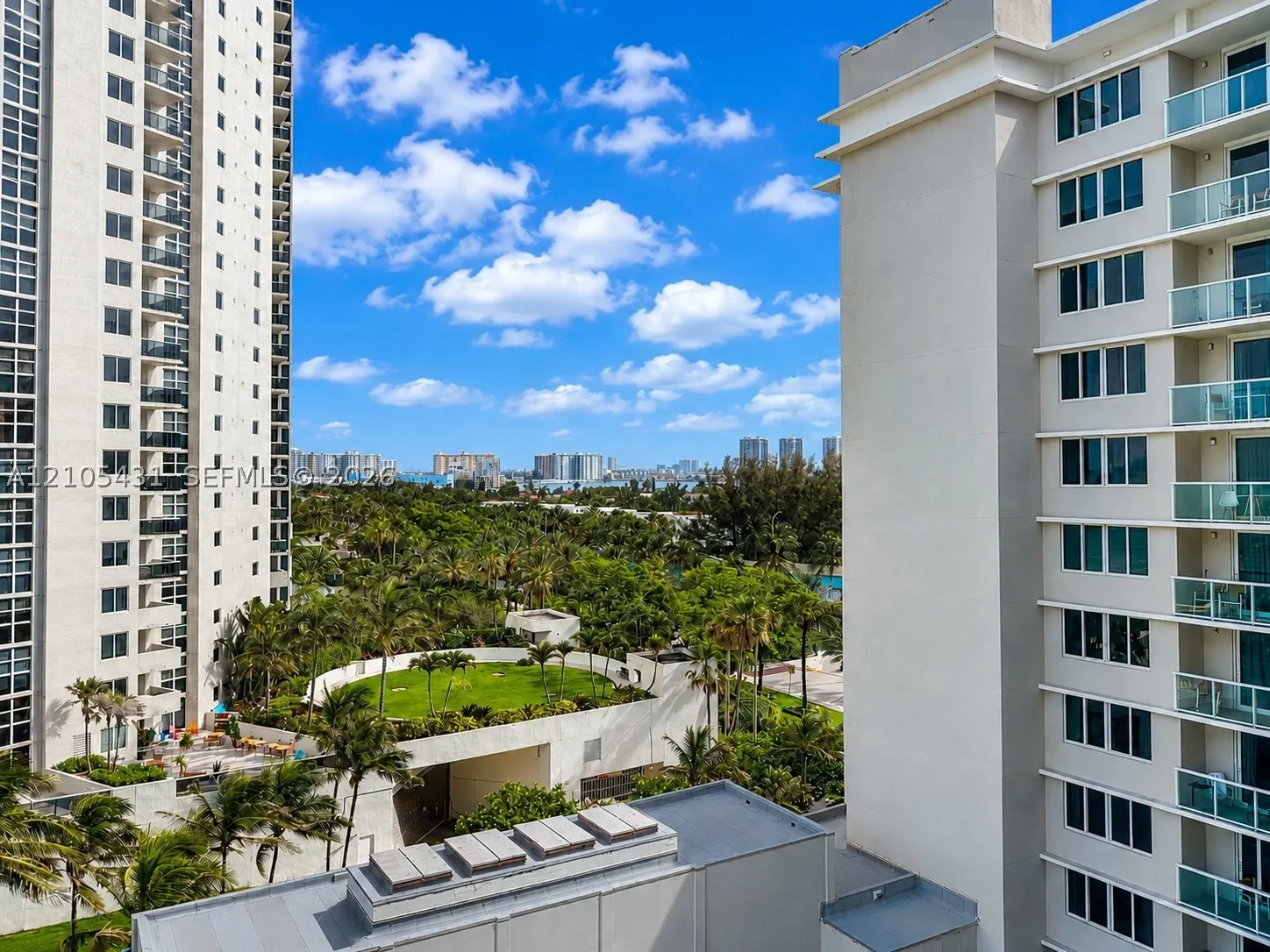 19201 Collins Ave #707