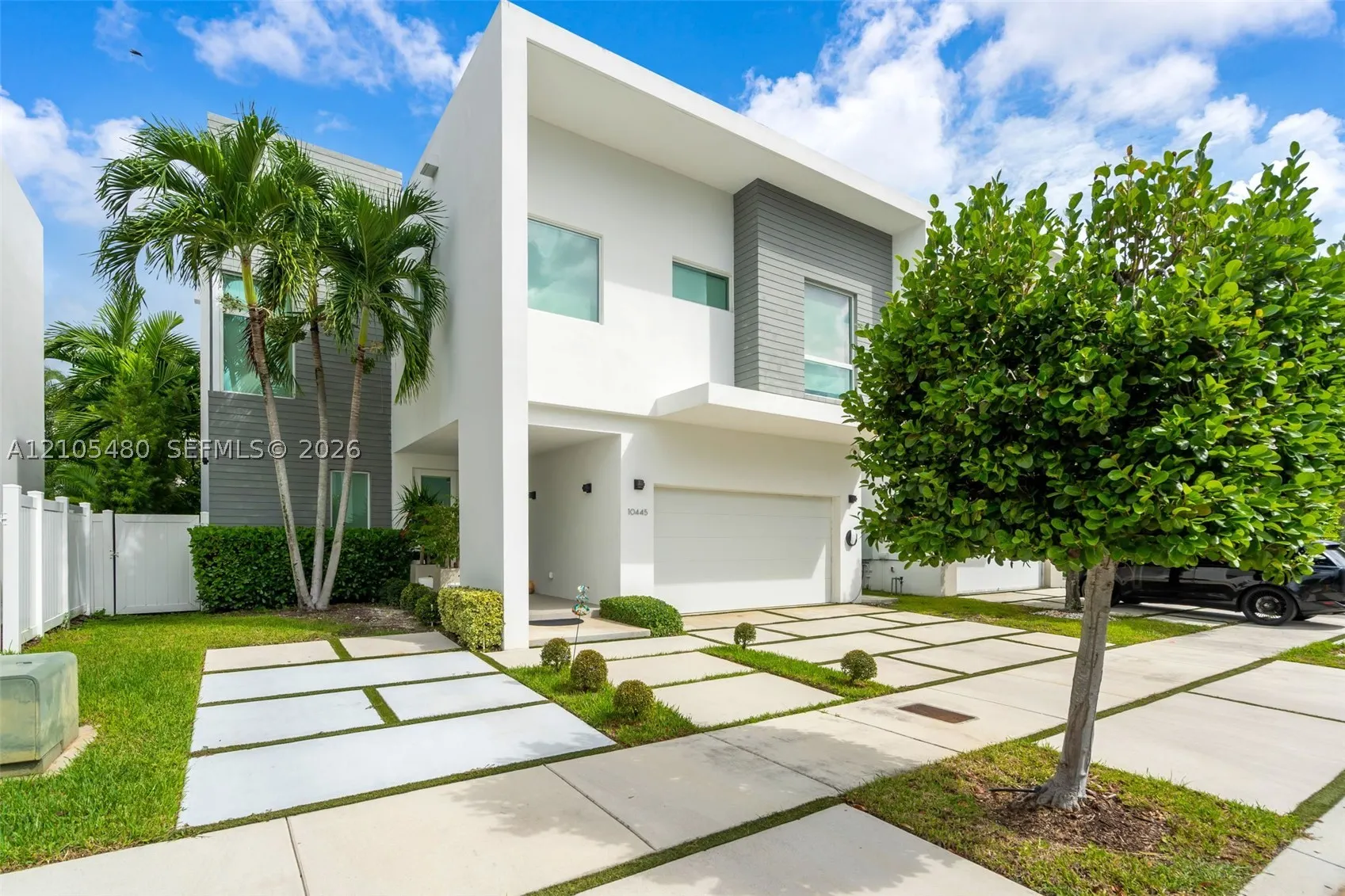 10445 NW 68th Ter