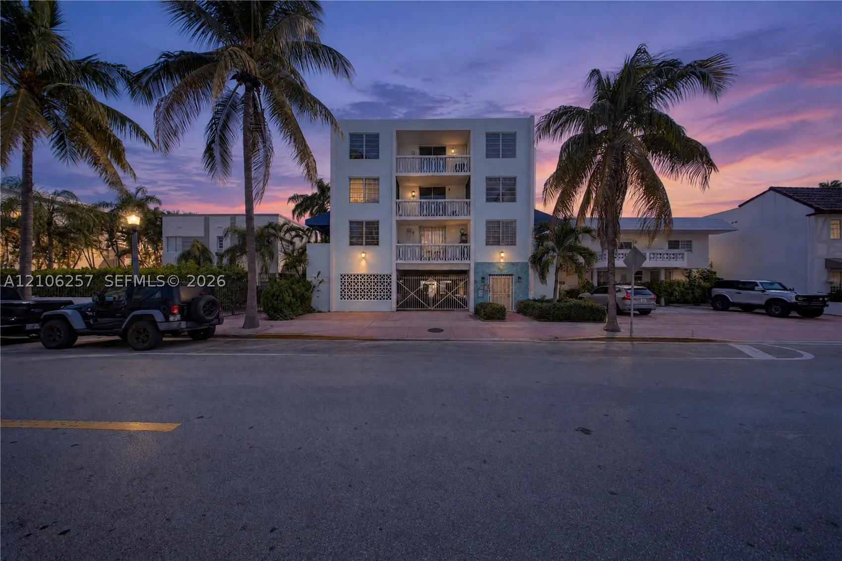 335 Collins #203