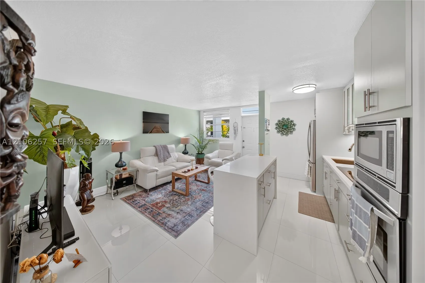 335 Collins #203