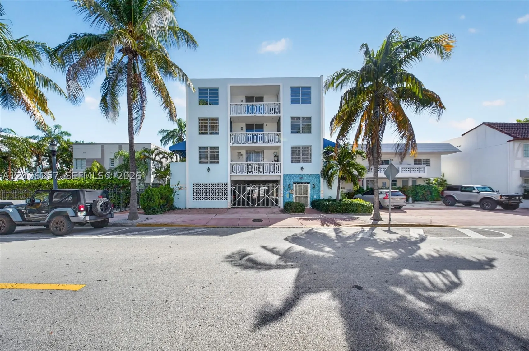 335 Collins #203
