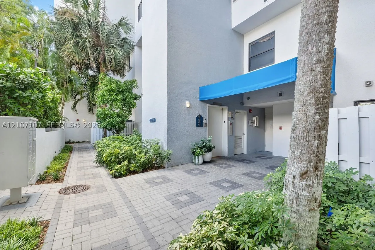 416 Poinciana Dr #1722