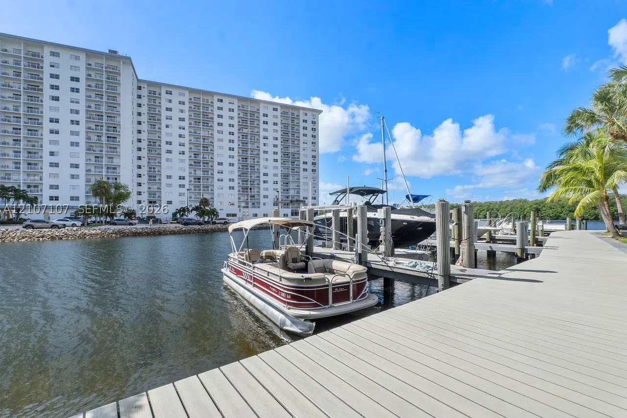 416 Poinciana Dr #1722