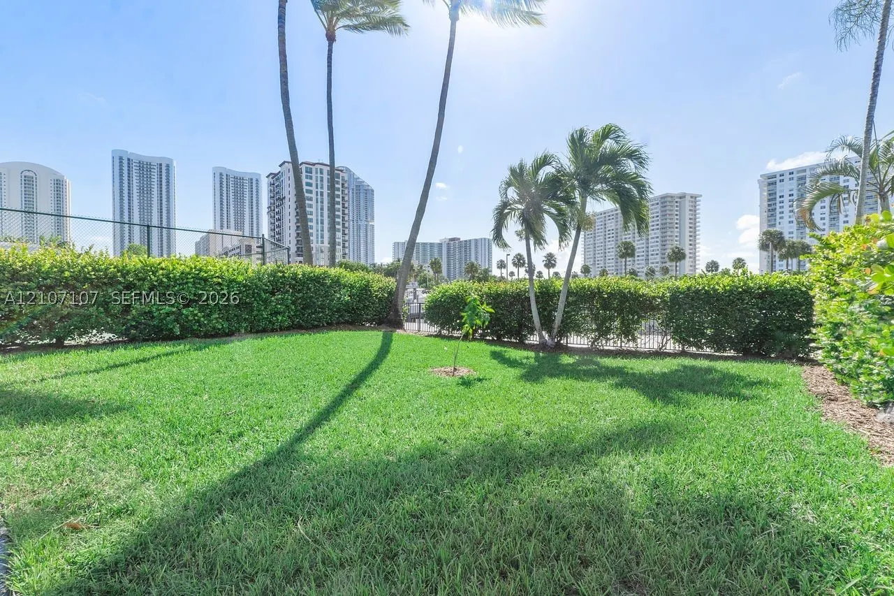 416 Poinciana Dr #1722