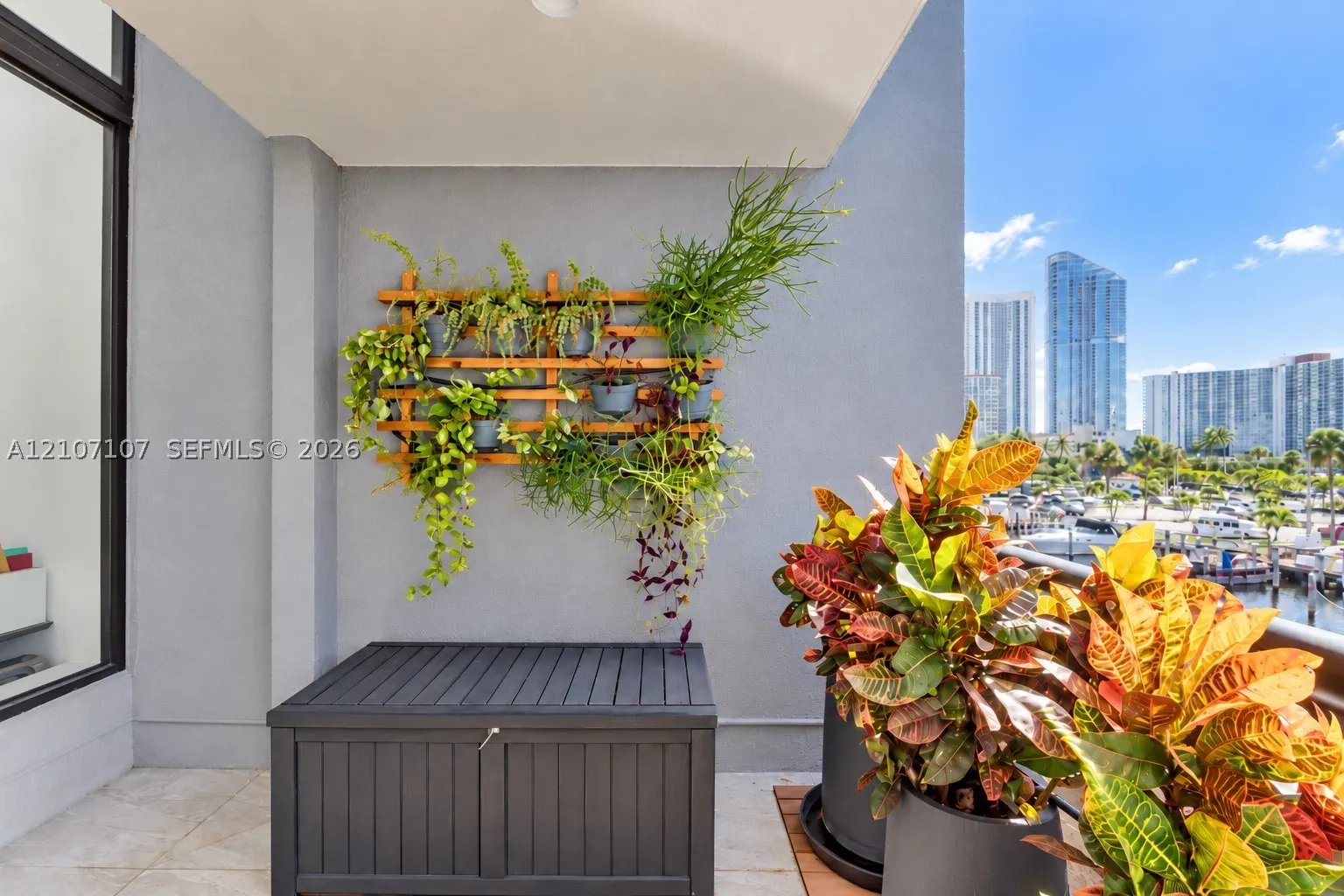 416 Poinciana Dr #1722