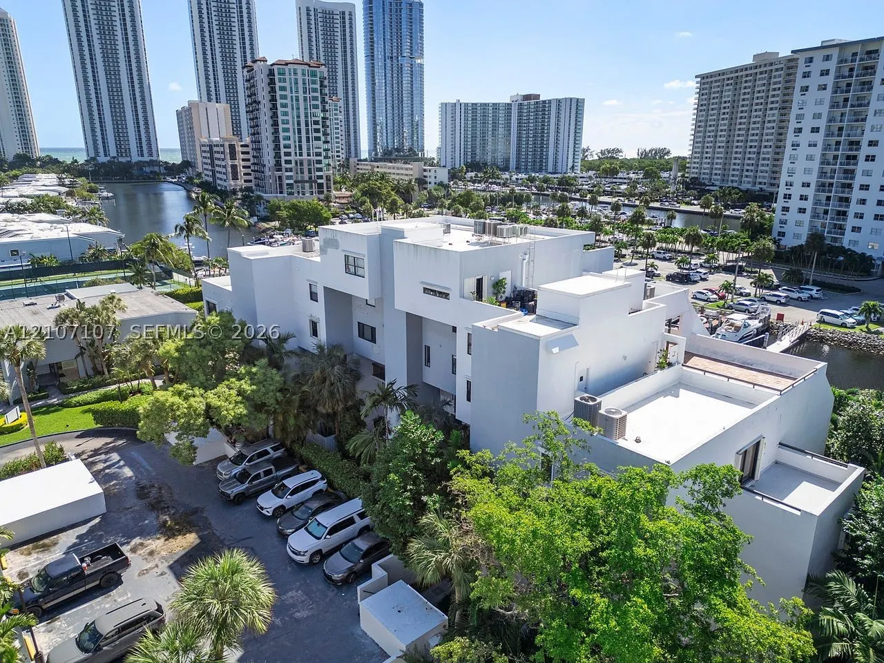 416 Poinciana Dr #1722