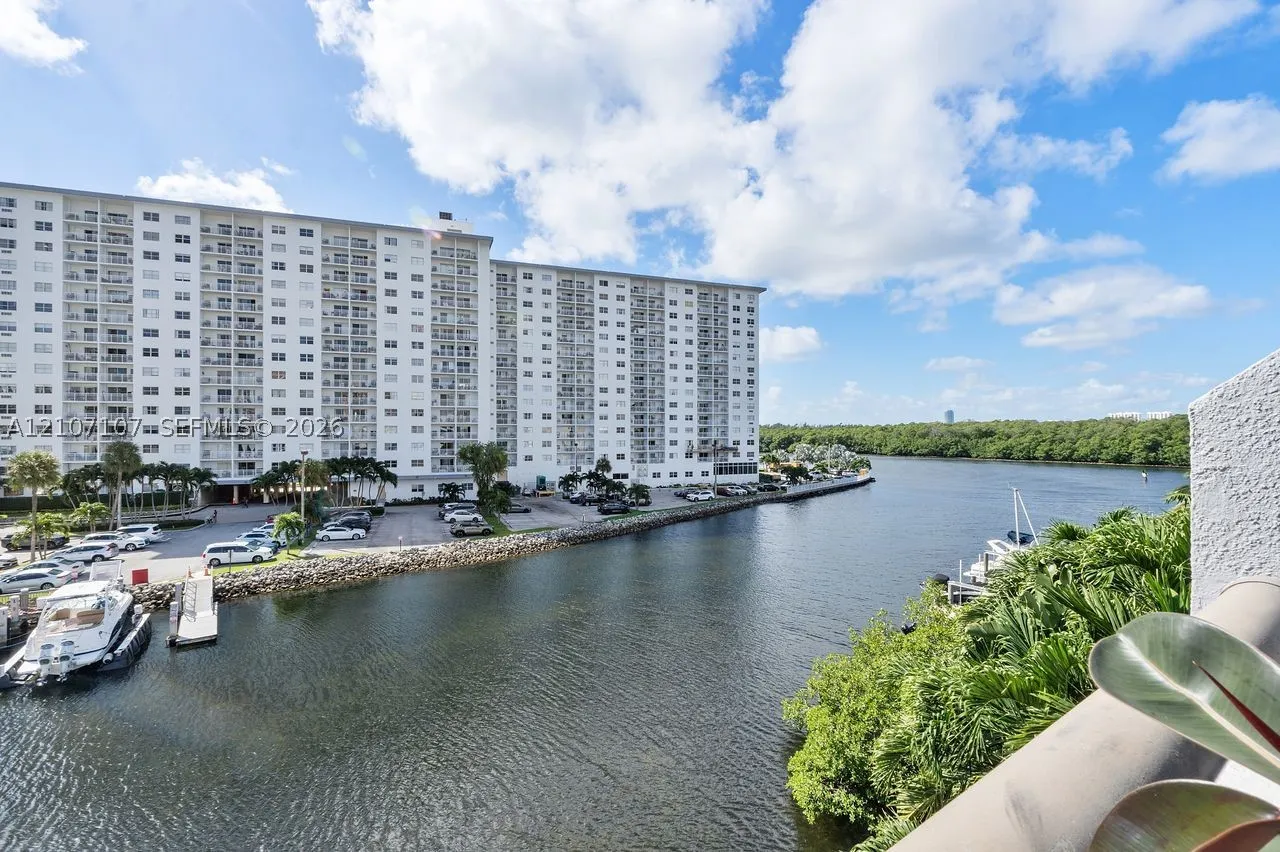 416 Poinciana Dr #1722