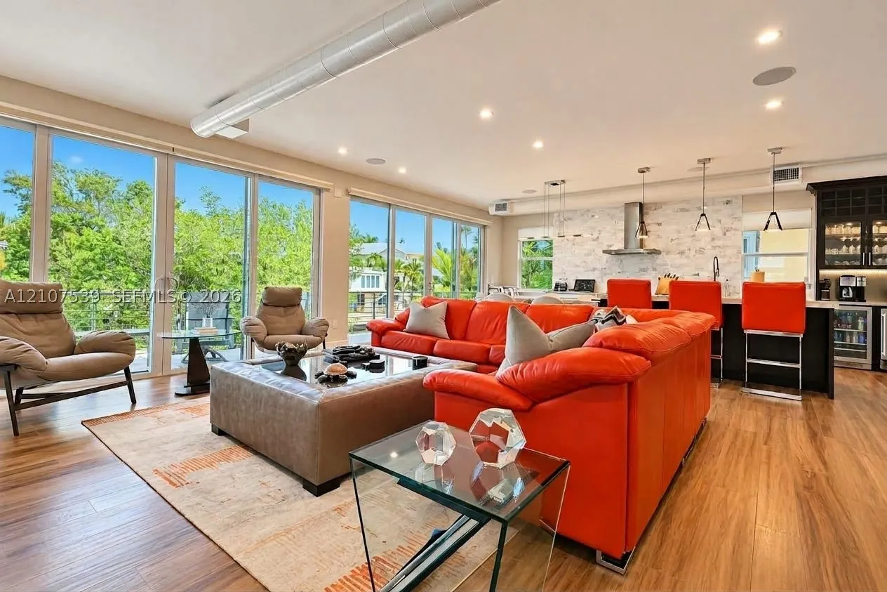 20 Center Ln