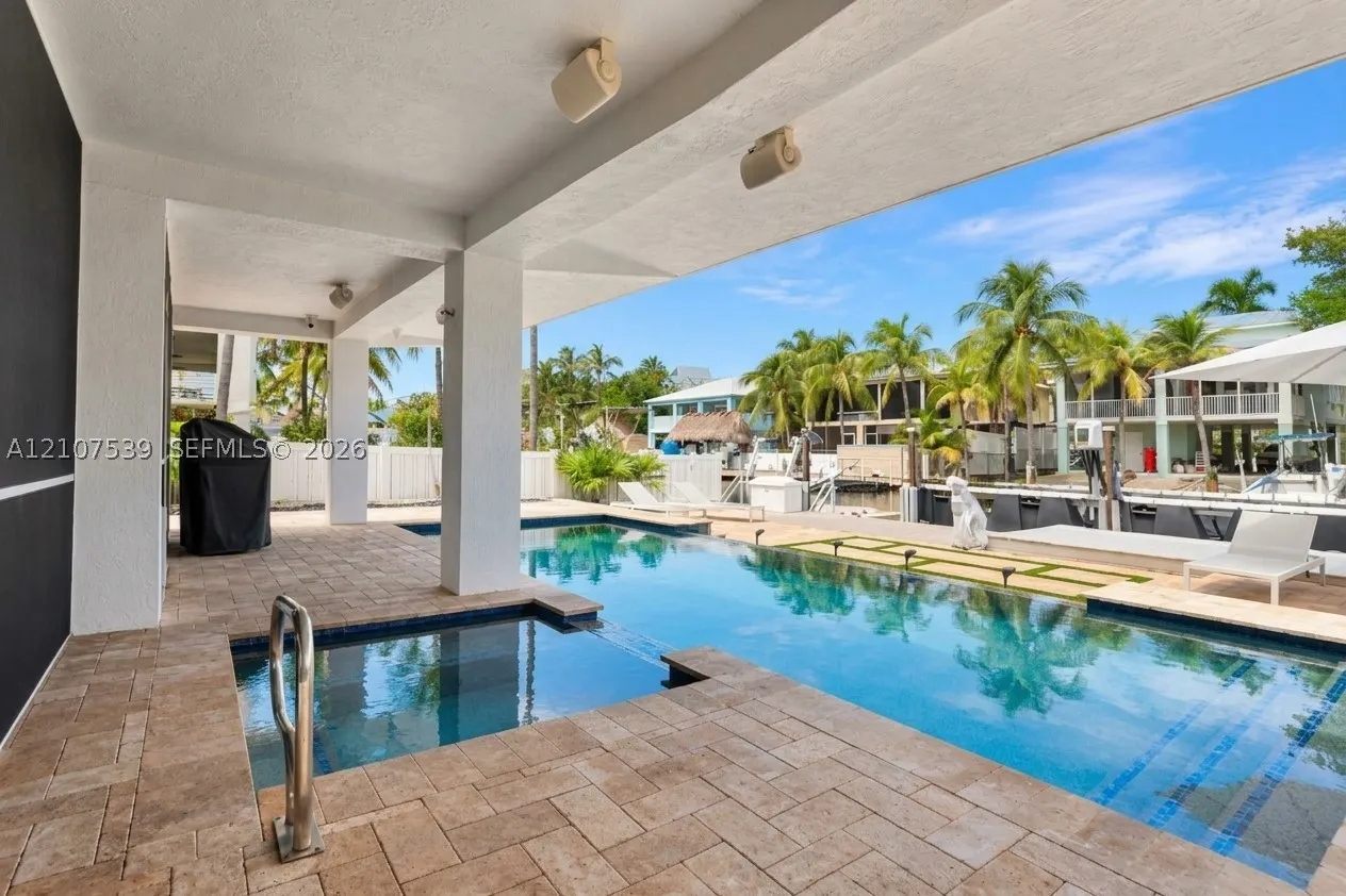 20 Center Ln