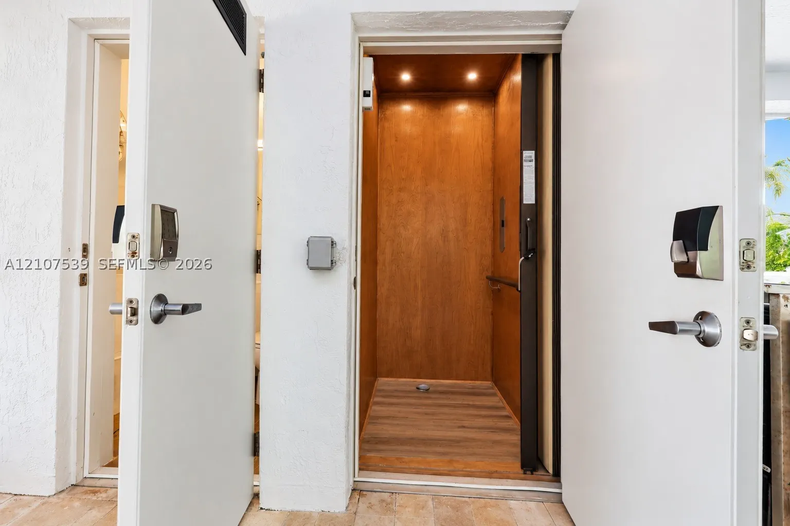 20 Center Ln