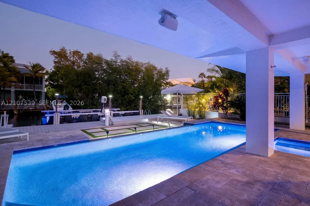 20 Center Ln