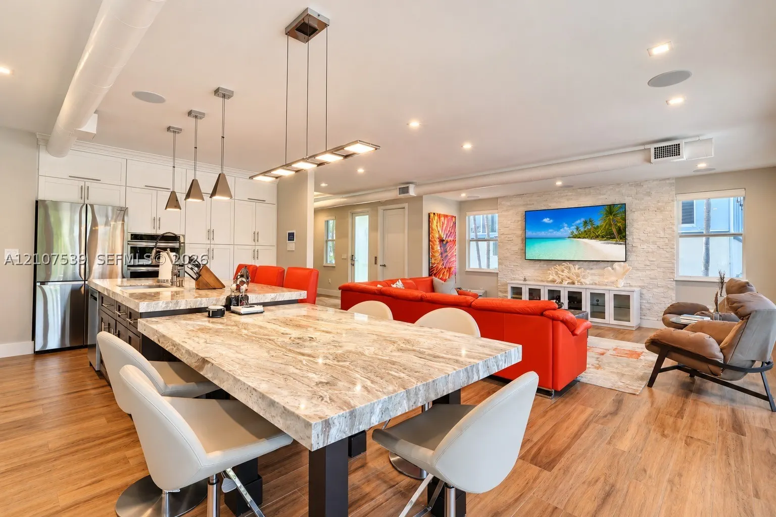 20 Center Ln