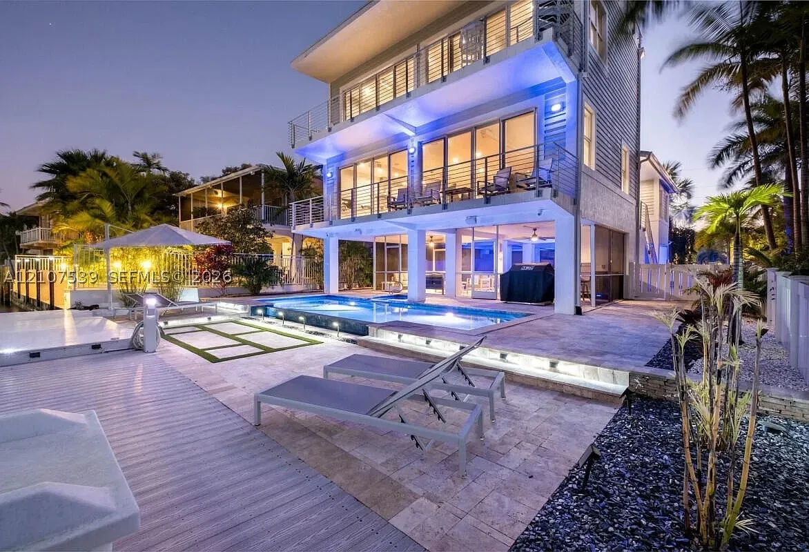 20 Center Ln