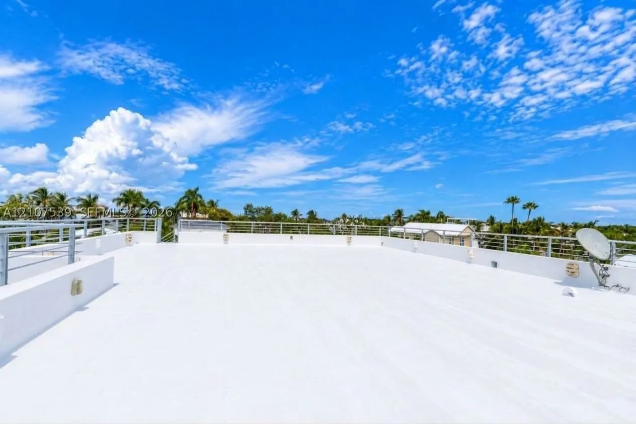 20 Center Ln