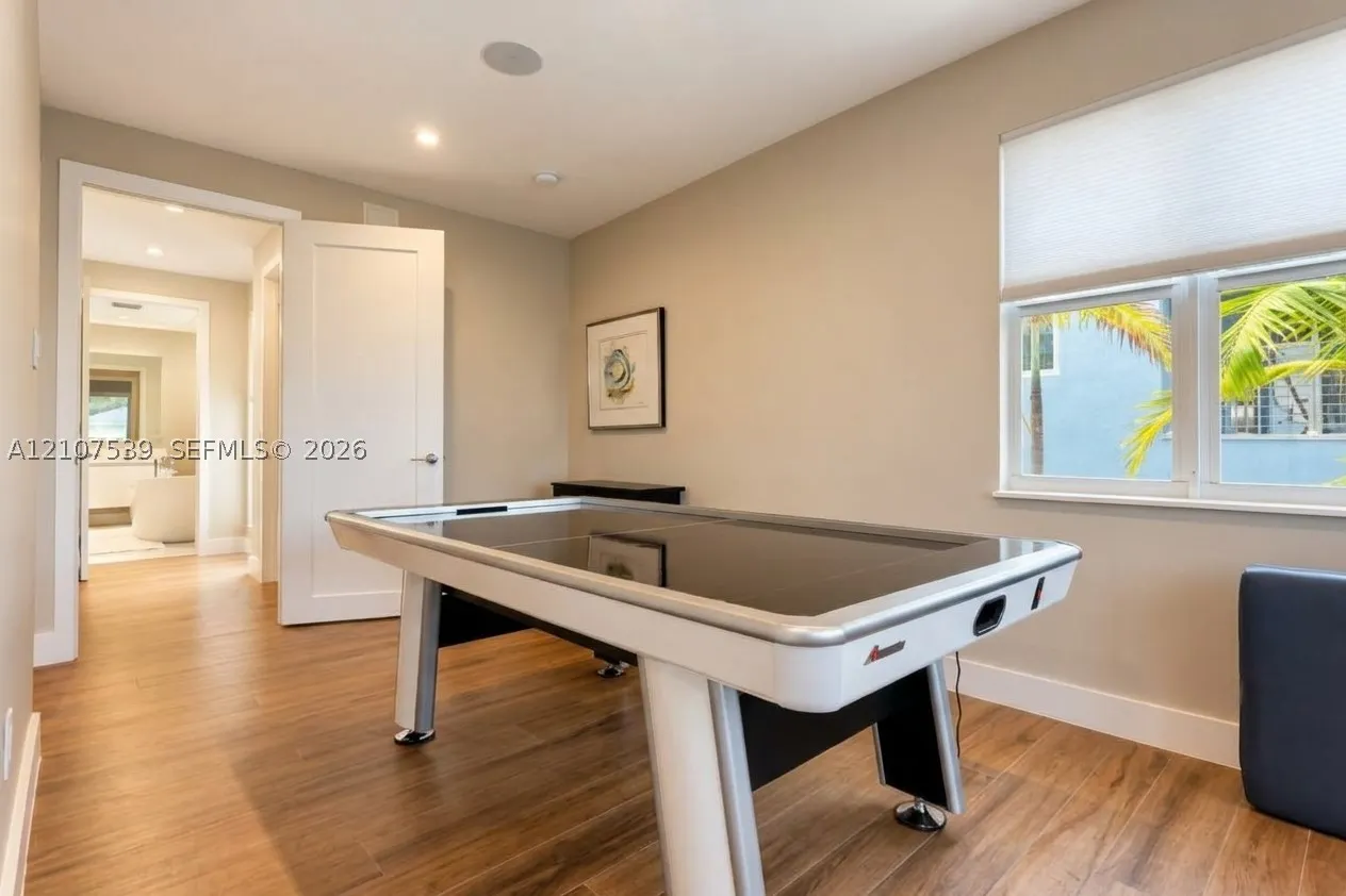 20 Center Ln