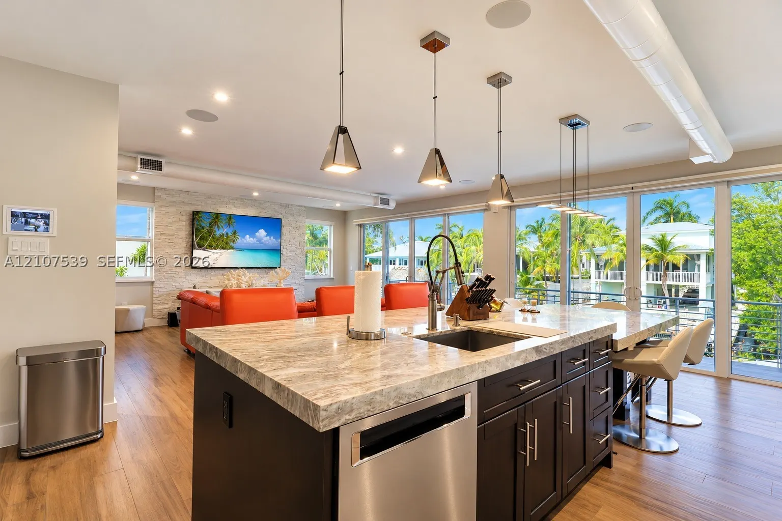 20 Center Ln