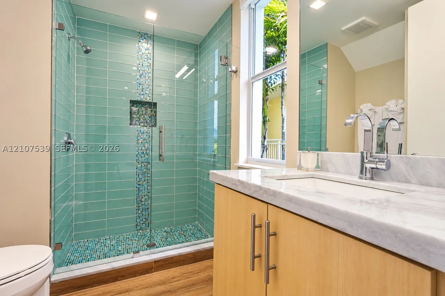20 Center Ln