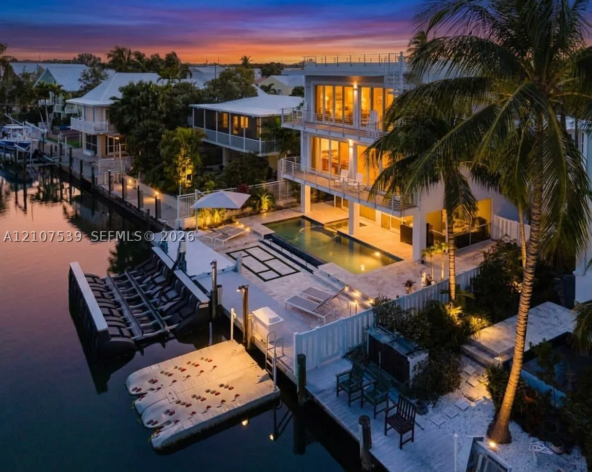 20 Center Ln