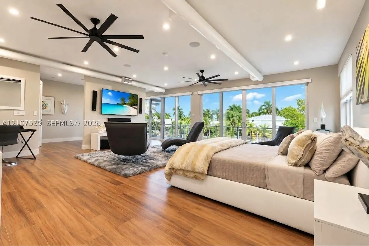 20 Center Ln