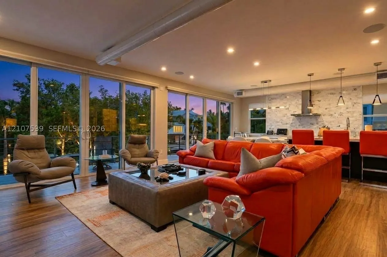 20 Center Ln