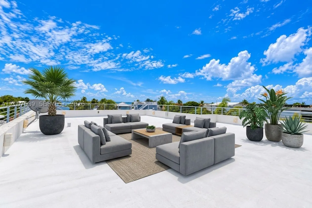 20 Center Ln